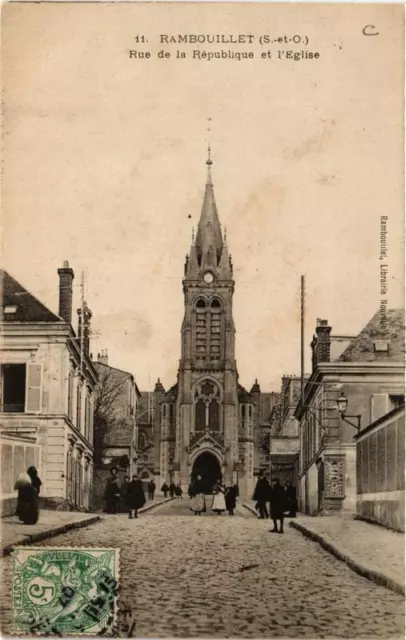 CPA AK RAMBOUILLET Rue de la Republique et Église (617749)