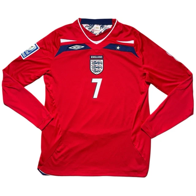 Le capitaine d'Angleterre David Beckham (à droite) et Michael Owen (à