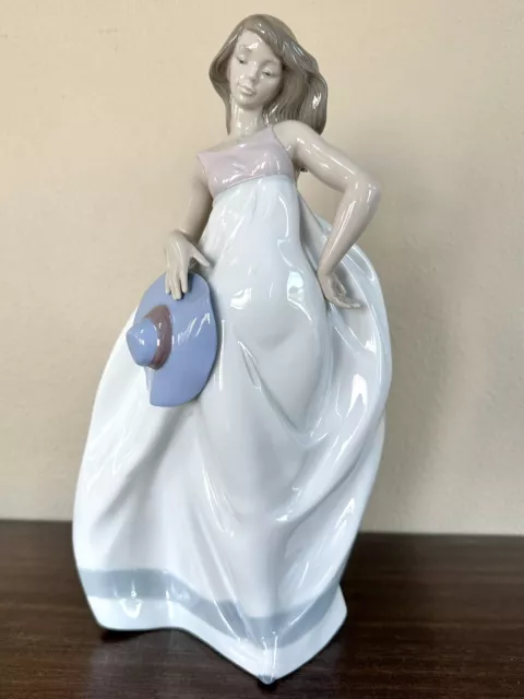 Lladro NAO Daisa 1992 Porcelain Woman With Blue Hat And Flowing Dress 12.75”