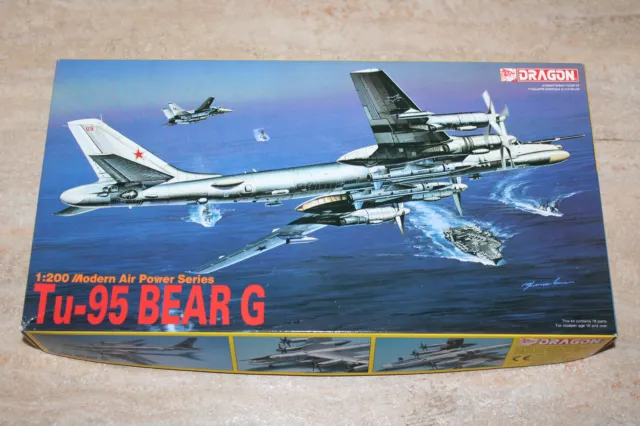 Dragon 2006 Tupolev Tu-95 Bear G 1:200 NEU OVP