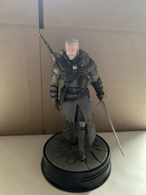 The Witcher 3 Wild Hunt edition Geralt Battling a Griffin Statue figure ps3  iii