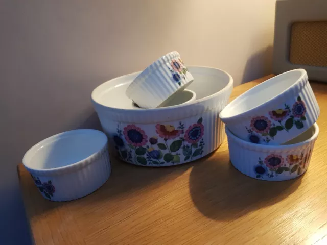 Vintage/retro French Apilco Large Souffle Dish And Five Ramakins