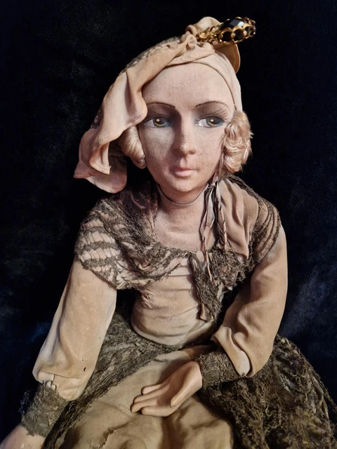 Art déco Grande et Ancienne poupée boudoir de salon toute en tissu vers