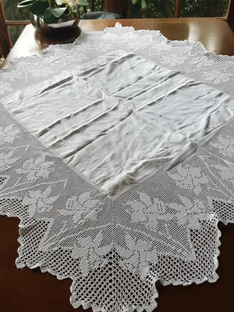 Antique 1920's Off-White Deep Lace Filet Crochet Daffodil Tablecloth Mary Card