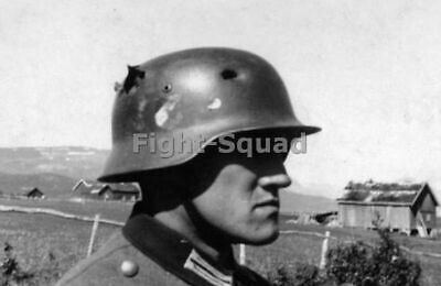 WW2 Picture Photo A German soldier has a bit of luck on the Eastern Front 2690