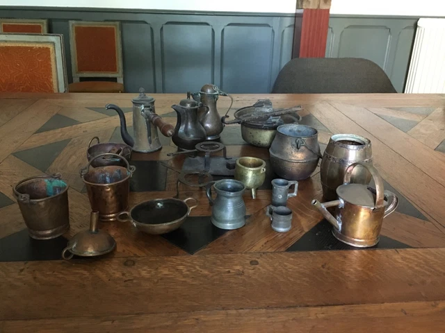 XIXe ,exceptionnel ensemble accessoires de cuisine pour poupées.