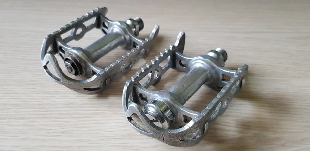 Paire De Pédales Lyotard 45 Pour Vélo De Course Et Randonneuse - Idéale, état Occasion
