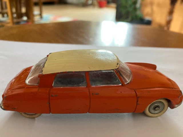 dinky toys 24cp citroen ds19