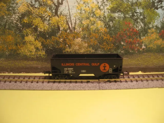 Kadee Micro-Trains N Scale #55142 33' Twin Bay Hopper Illinois Central #322061