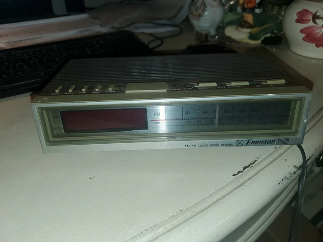 Emerson Vintage Digital Electronic Clock Radio AM/FM LED  RED5662 All working!