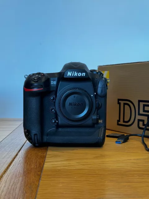 Nikon D5 slr Dual XQD 162635 shutter count