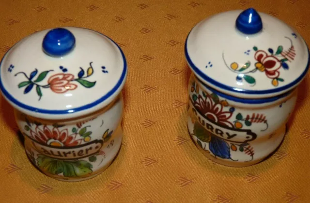 Lot de 2 petits pots à épices anciens en faïence de Desvres Laurier et Curry