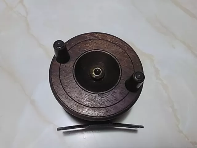 https://www.picclickimg.com/bDAAAOSwoHVmHHpy/Vintage-wooden-Fly-fishing-reel.webp