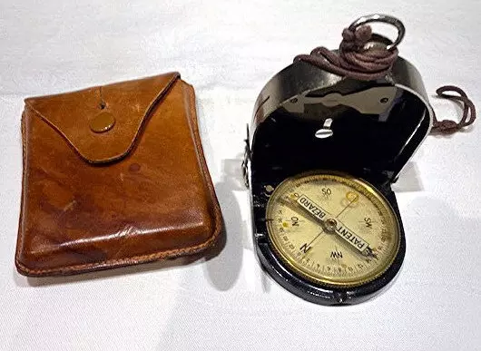 Bezard Kompass mit Lederetui, 2. Weltkrieg, gebraucht, Umhängekordel
