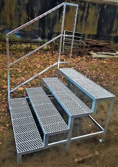 4 Stufen Standtreppe Modell 2 Freistehend Anthrazit Treppe Stahltreppe Tritthoehe 18 Cm Breite 120 Cm Hoehe 72 Cm Mit Beidseitigem Gelaender