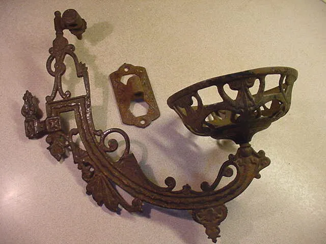 Vtg Cast Iron Oil Lamp Swing Arm Wall Mount Holder w/ bracket for parts repair