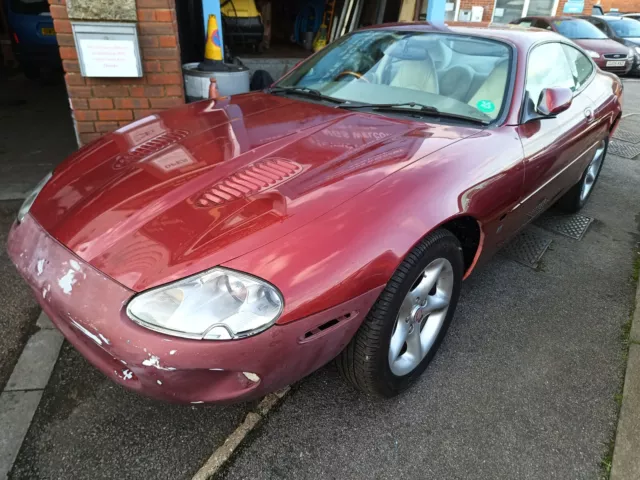 Jaguar xkr 4.0 supercharged 1998 spare or repair project