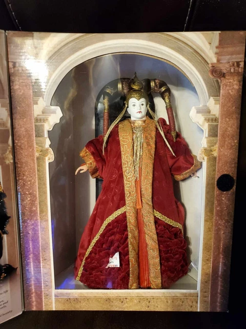 Star Wars Episode 1 Queen Amidala 1999 Portrait Edition Red Gown Doll new in box