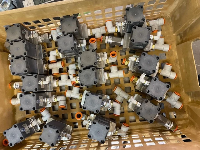 CKD Advanced Micro Devices 422-25-0-4b Posten (18x) Valvola pneumatica