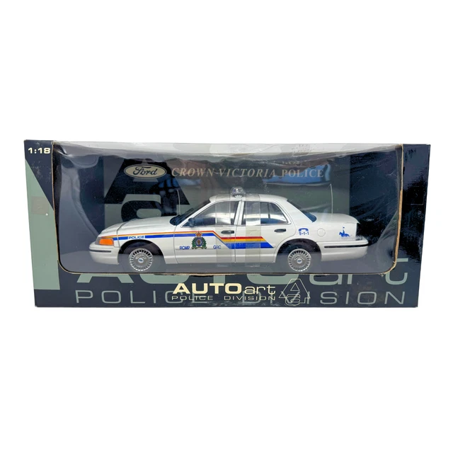 AUTOART POLICE DIVISION Ford Crown Victoria RCMP Police 1:18