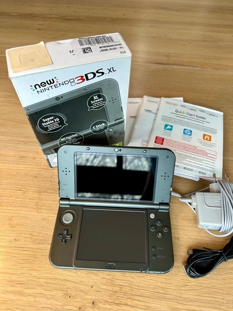 New Nintendo 3DS XL - Metallic Black - Bottom IPS