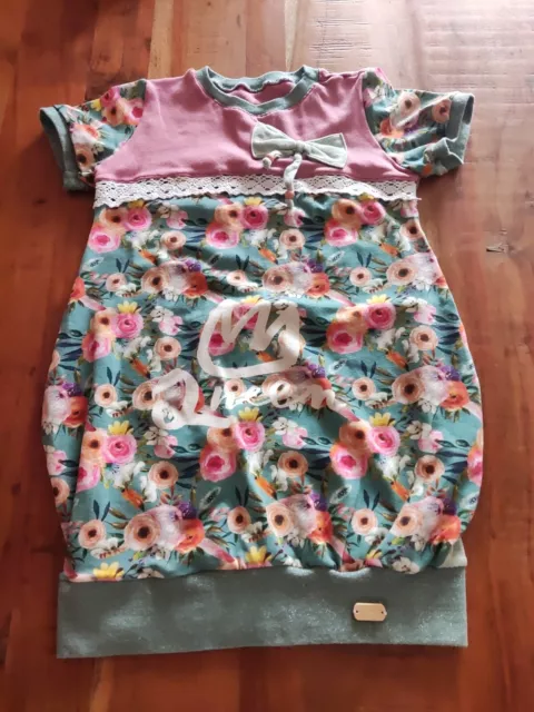 Kleid Handmade mit Blumen und Schleife Größe 110/116 türkis bunt