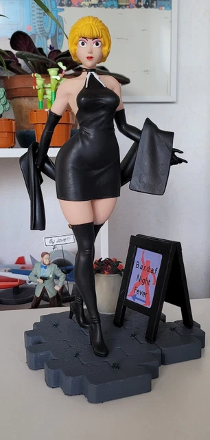 Figurine 1/18 Fille Natacha – Résine à Peindre – Pour Miniatures Porsche 930 (Norev, Autoart…)