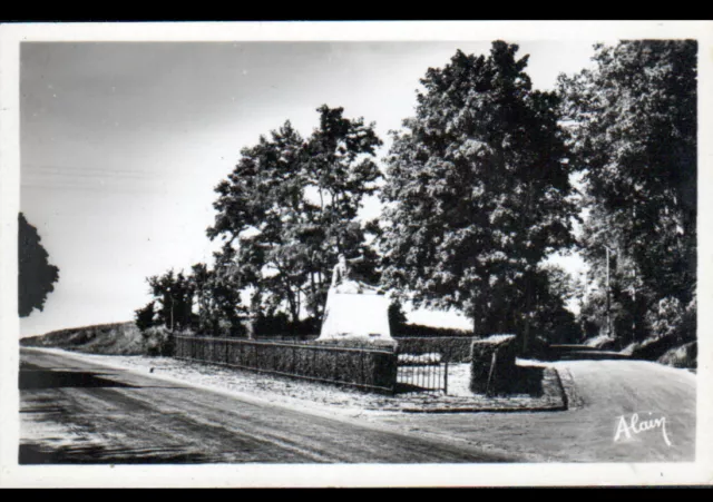 BALLANCOURT (91) MONUMENT aux MORTS 1914-1918 , cliché période 1950