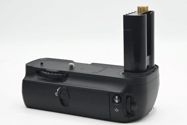 Genuine Nikon MB-D200 Battery Grip for D200 or Fuji S5 NR. MINT CONDITION
