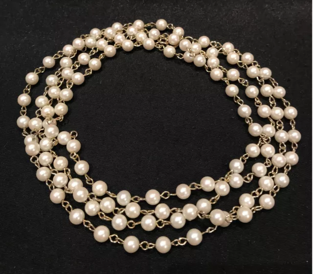 VINTAGE JEWELRY 1970s White Round Pearl Bead on Gold Plated Chain Long Necklace