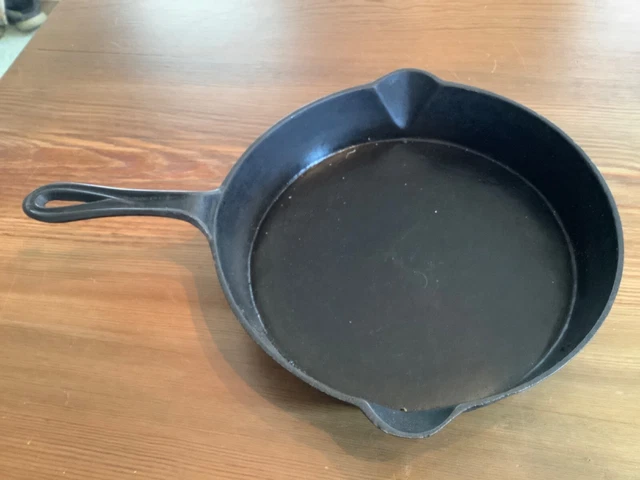 Antique 10" Cast Iron Gate Mark #8 Skillet Fry Pan with Heat Ring & Fancy Handle