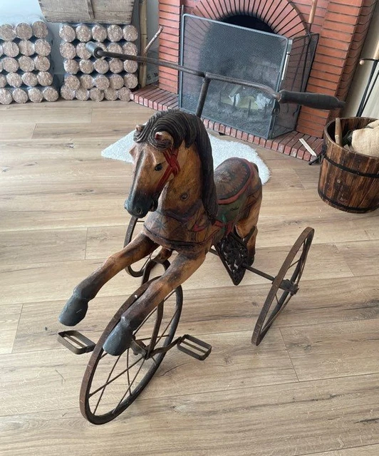 Rêveries et Bois Cheval en bois retro à roulettes