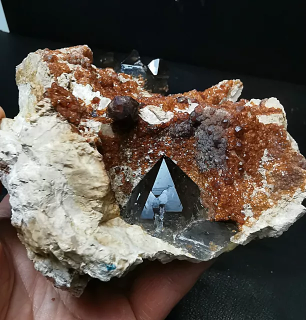 869g Lustrous Natural Spessartine Garnet Quartz Crystal Mineral Specimen Fujian