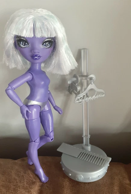 Shadow High Doll. Dia Mante Series 2 No Clothes just Stand Comb And Hangers NEW!