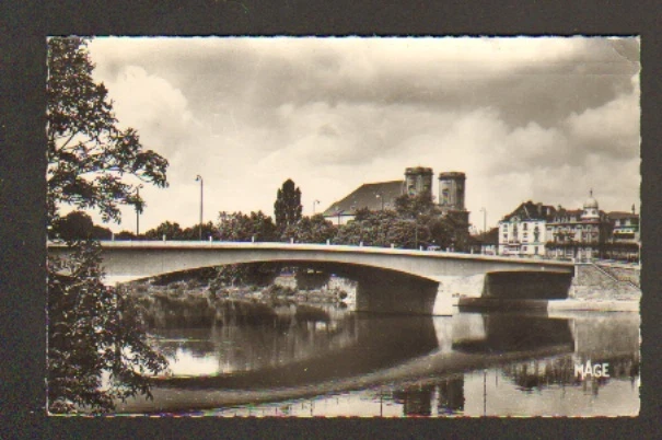 THIONVILLE (57) VILLAS & PONT sur la MOSELLE en 1950