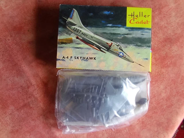 Maquette Heller Cadet Trident N°015 - Avion Militaire à Assembler (occasion, Boîte Usée)