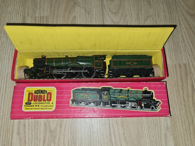 Hornby Dublo Oo Gauge Die Cast 2 Rail Clun Castle Locomotive & Tender 7029 Boxed