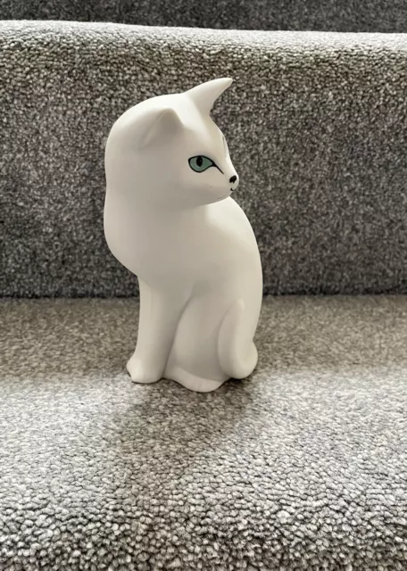 Highbank Porcelain Lochgilphead Scotland White Matt Bisk Sitting Up Cat Figurine 3