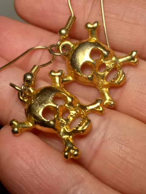 HALLOWEEN SKULL CROSSBONES Dangle Earrings Gold Tone Pirate Gothic Hook COSTUME