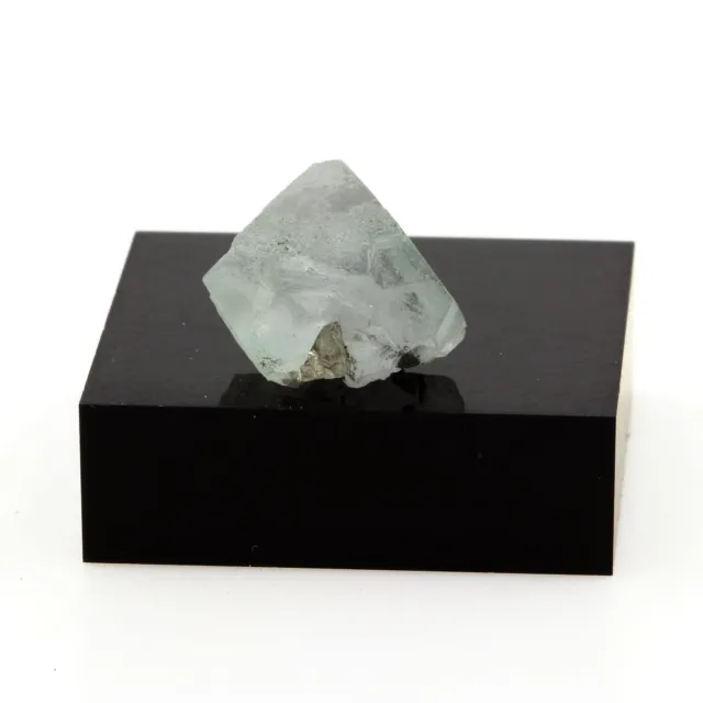 Minéraux collection. Fluorite verte octaédrique. 12.4 cts. Massif du Mont-Blanc