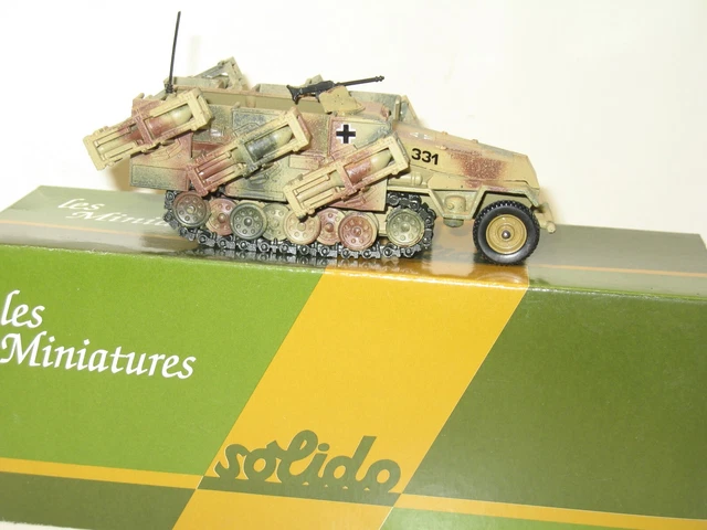 Un Hanomag SdKfz 251 lance roquettes en miniature par Corgi Toys au 1