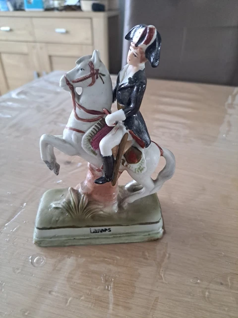 Statuette En Biscuit