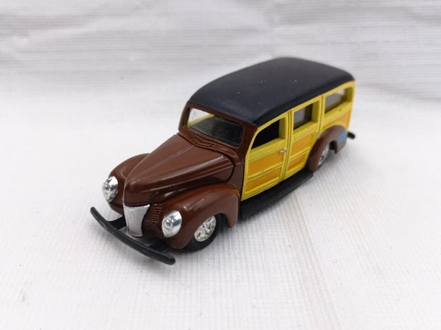 1999 RACING CHAMPIONS Beach Boys Surfin' Safari 40 Ford Woody 1/64