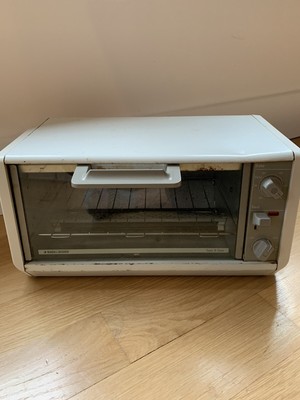 READ Black & Decker Spacemaker Under Cabinet Toast-R-Oven TRO200TY1 Toaster