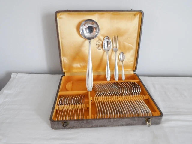 Service De Couverts 37 Pièces En Métal Argenté Apollo, Avec Boîte De Rangement, état Occasion