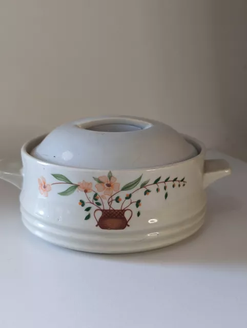 Vintage Countryside Collection Stoneware Casserole Dish With Lid