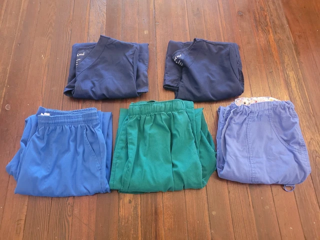 Scrubs Sz Medium lot (6), 2 Top, 3 Bottom Mixed brands nursing uniforms.
