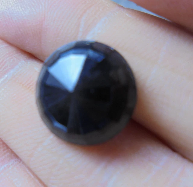 18 petits boutons anciens à facettes en verre noir no jais D3028