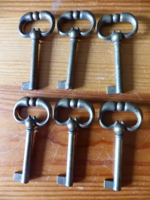 6 schöne alte gleiche Möbelschlüssel - Schrankschlüssel