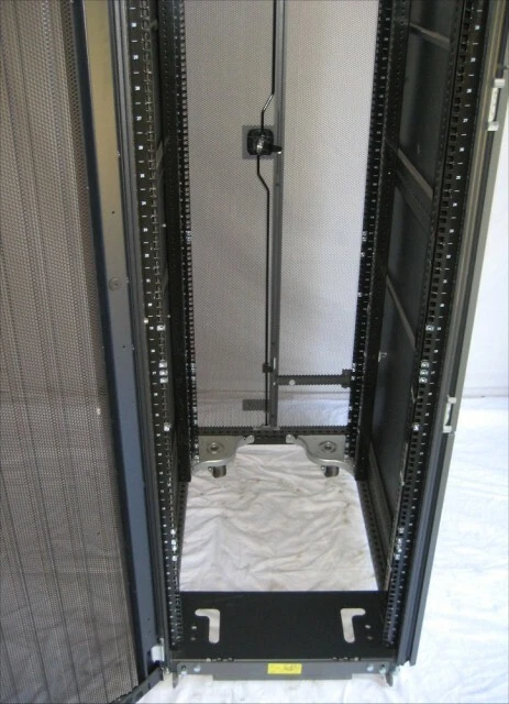 Mini Rack 19 Pouces Schroff 16U - 20230468-C - Jamais Utilisé, Parfait état